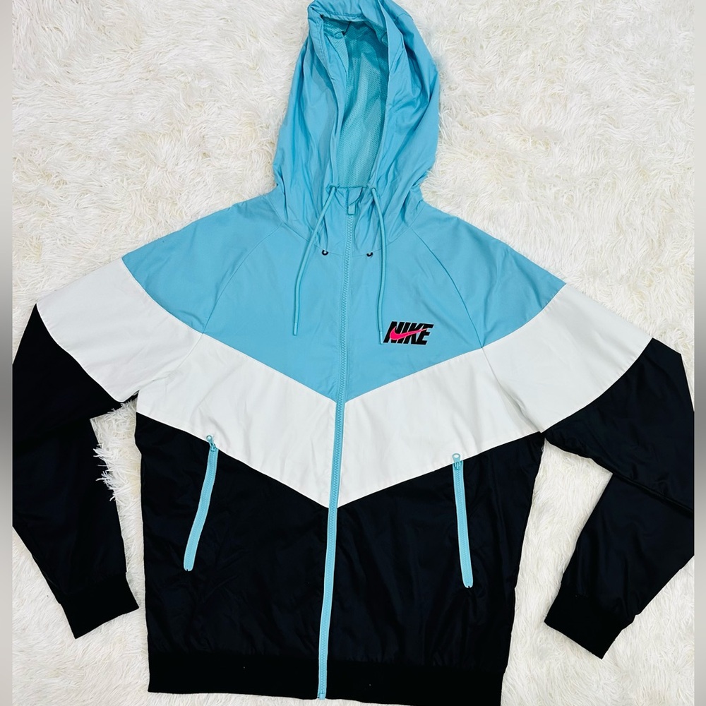 NIKE Wind Runner Jacket